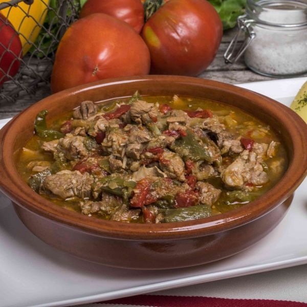 Axoa de veau au piment d'Espelette, spécialité du Pays Basque Axoa de veau au piment d'Espelette, spécialité du Pays Basque